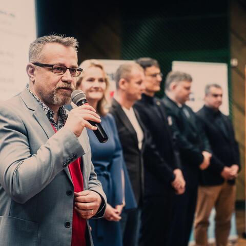 Krajské kolo XVII. ročníku FVTP zahajuje i pan radní pro školství Josef Kozel.