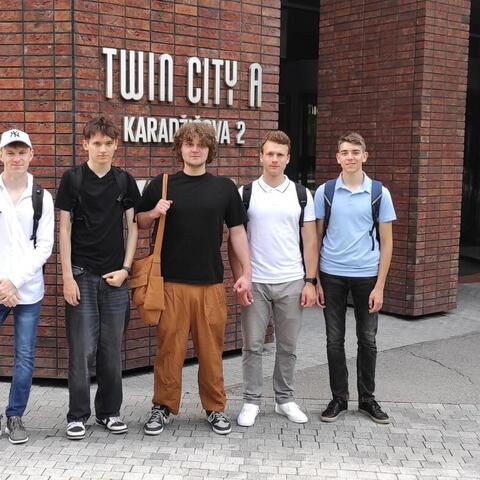 Skupinka pro PwC - každý rok je naše "smart casual" stále méně a méně "smart". Ale ještě pořád OK. :-)