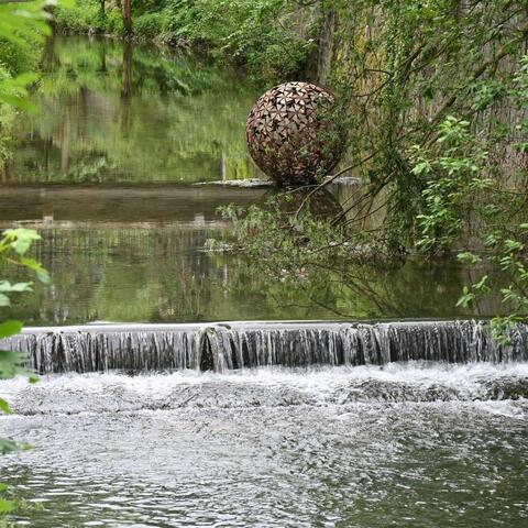 V Litomyšli potkáváte umění všude. Tohle je dílo Čestmíra Sušky.