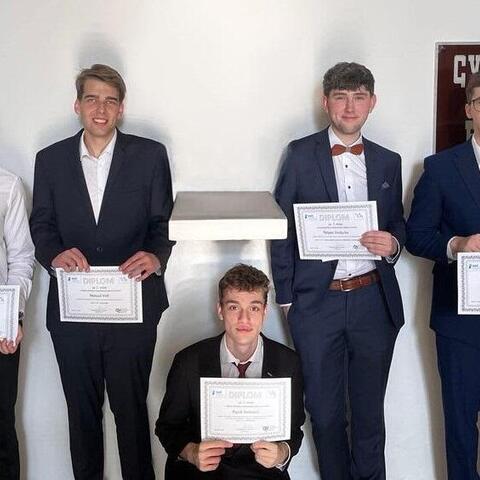 A speciální vtípek pro paní ředitelku - DELTA unesla Ressela. :-)