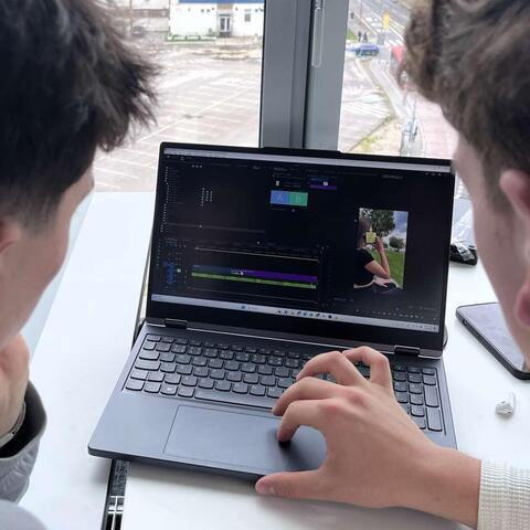 Praxe ve Wezeo - stříhání videoklipu