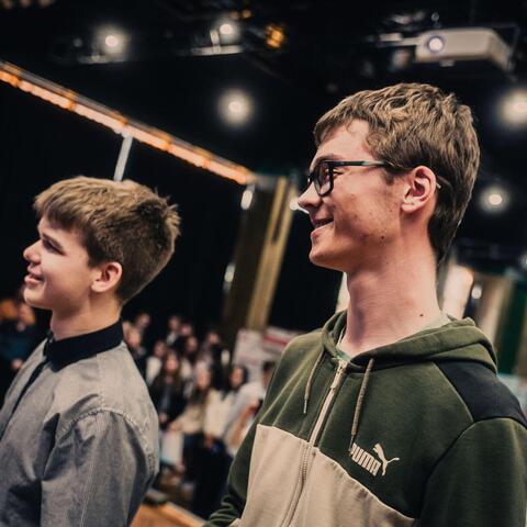 Pro gratulaci si přichází i tým Menuroo - Michal Vaniš, Tomáš Kalhous a Matyáš Tázlar - získávájí celkové 3. místo v kategorii Technické a inženýrské vědy.