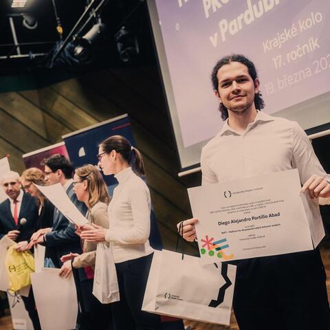 Diego Portillo získal i cenu rektora Univerzity Hradec Králové za celkově nejlepší projekt.