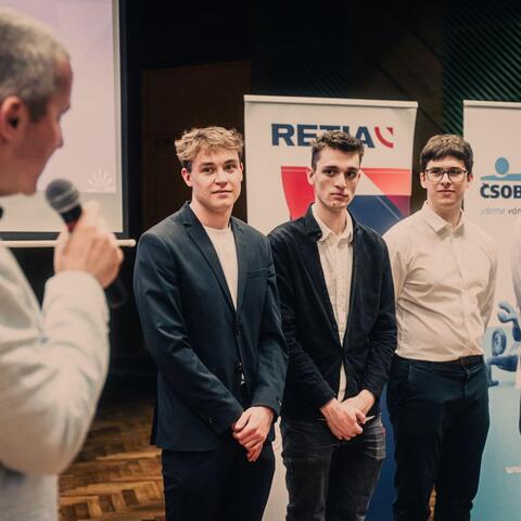 Předseda ÚP SOČ prof. Ing. Jiří Bureš, Ph.D. udělil 3 "divoké karty" - všechny připadly studentům DELTY: třetím projektem byl projekt Socigy studentů Patrika Stohanzla a Viléma Peška.