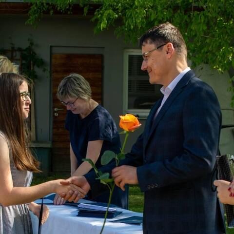A další růžička mezi trním - předávání maturitních vysvědčení