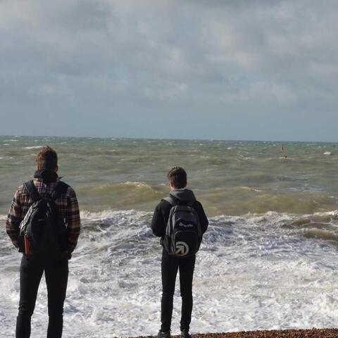 Brighton. Pláž je volná, tak hurá! Mámo vyndej deku! Nebo snad raději kulicha? :-)