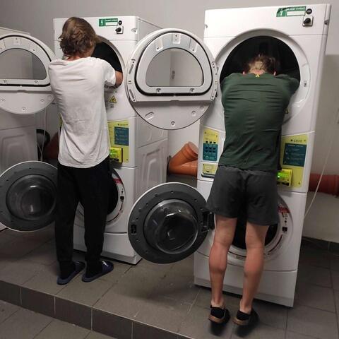 Prádelna - cpaní sušiček.