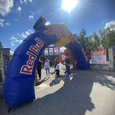 O víkendu v Bratislavě pořádal svůj den RedBull. To si samozřejmě někteří studenti nemohli nechat ujít.