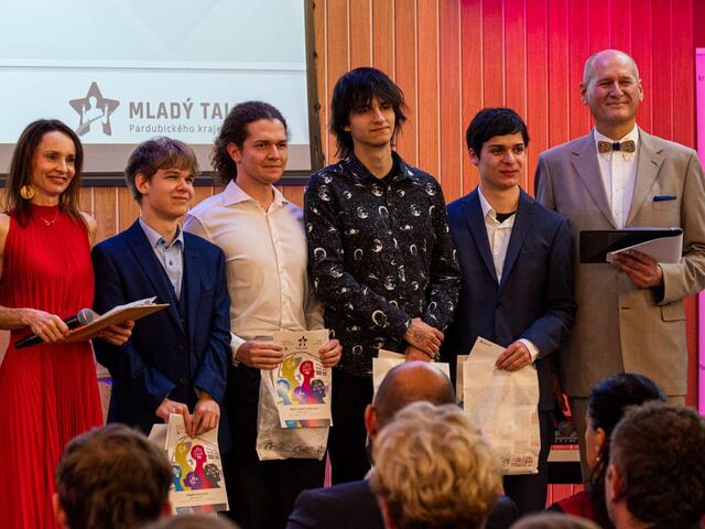 Ocenění Mladý talent Pardubického kraje za rok 23-24 získali kluci z MenuRoo