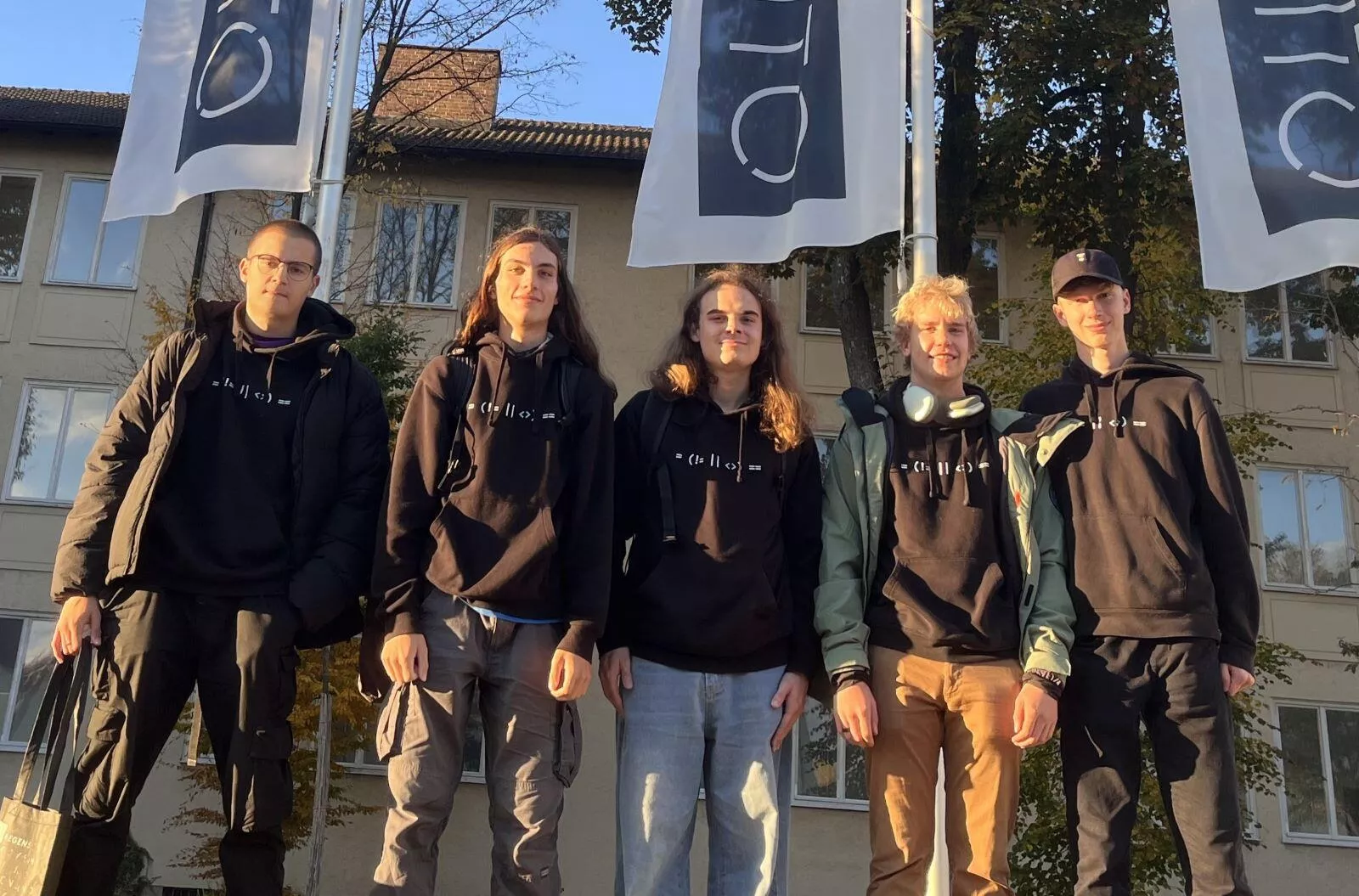 Studenti před Univerzitou v Regensburgu na stážích Erasmus+