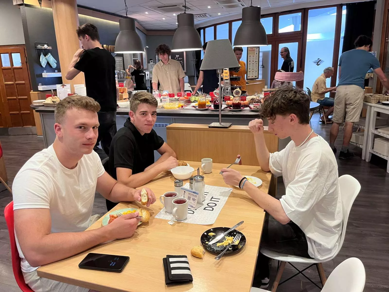 Každé ráno na nás čeká luxusní snídaně.