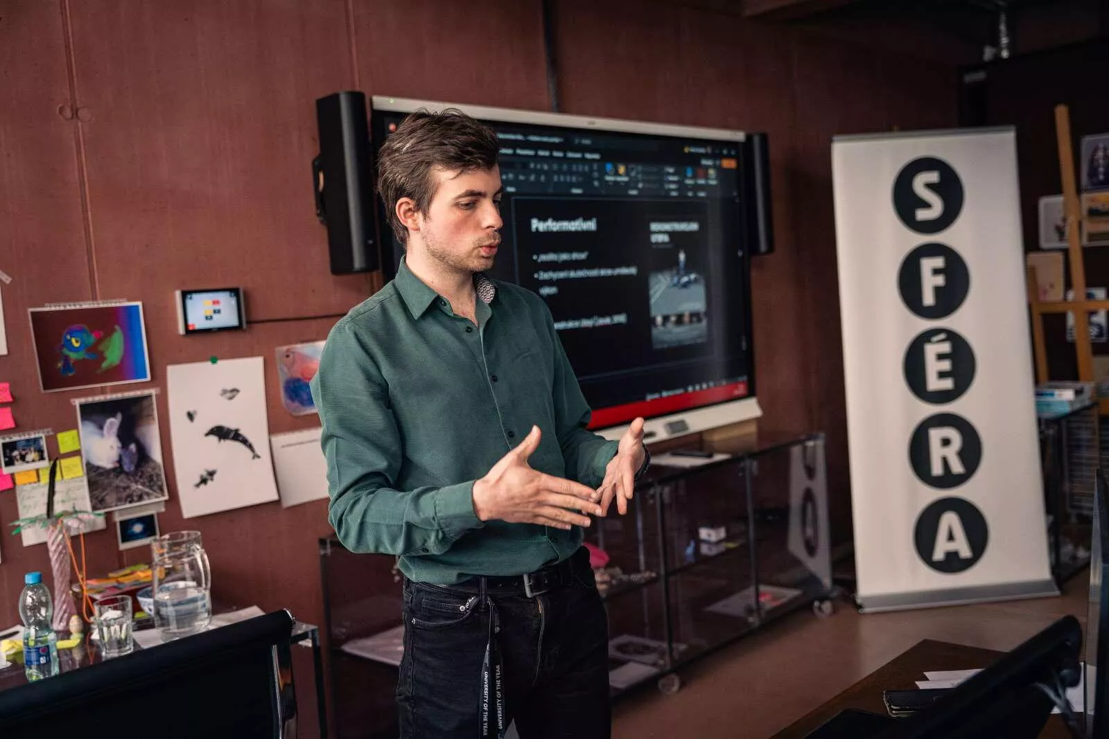 Michal Špitálský, absolvent školy DELTA vedl další z workshopů. (Film a TV production studoval ve Velké Británii na univerzitě v Newcastlu.)