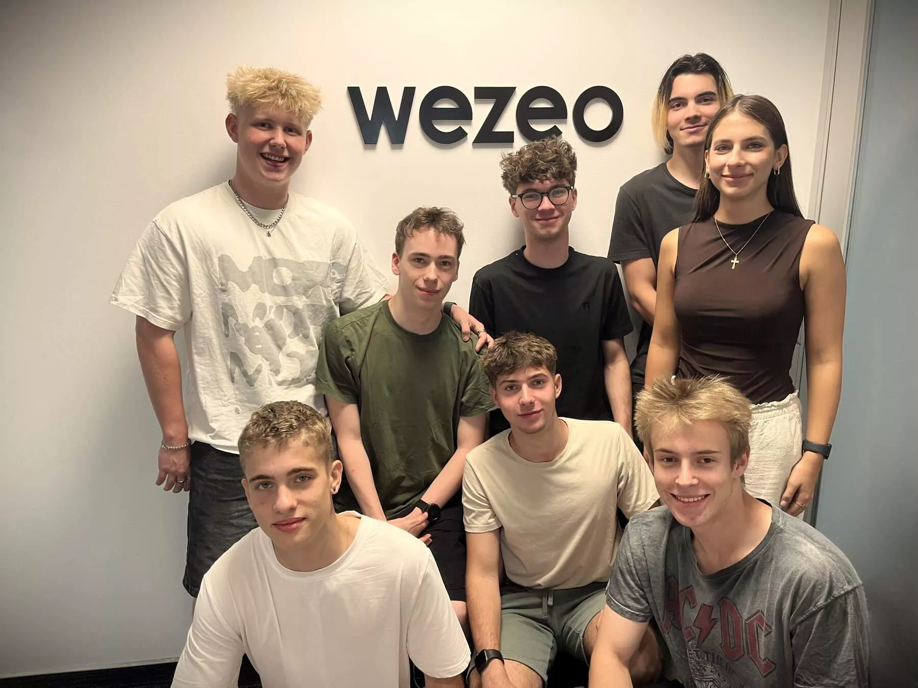 Osmička studentů na stážích v bratislavské IT firmě Wezeo