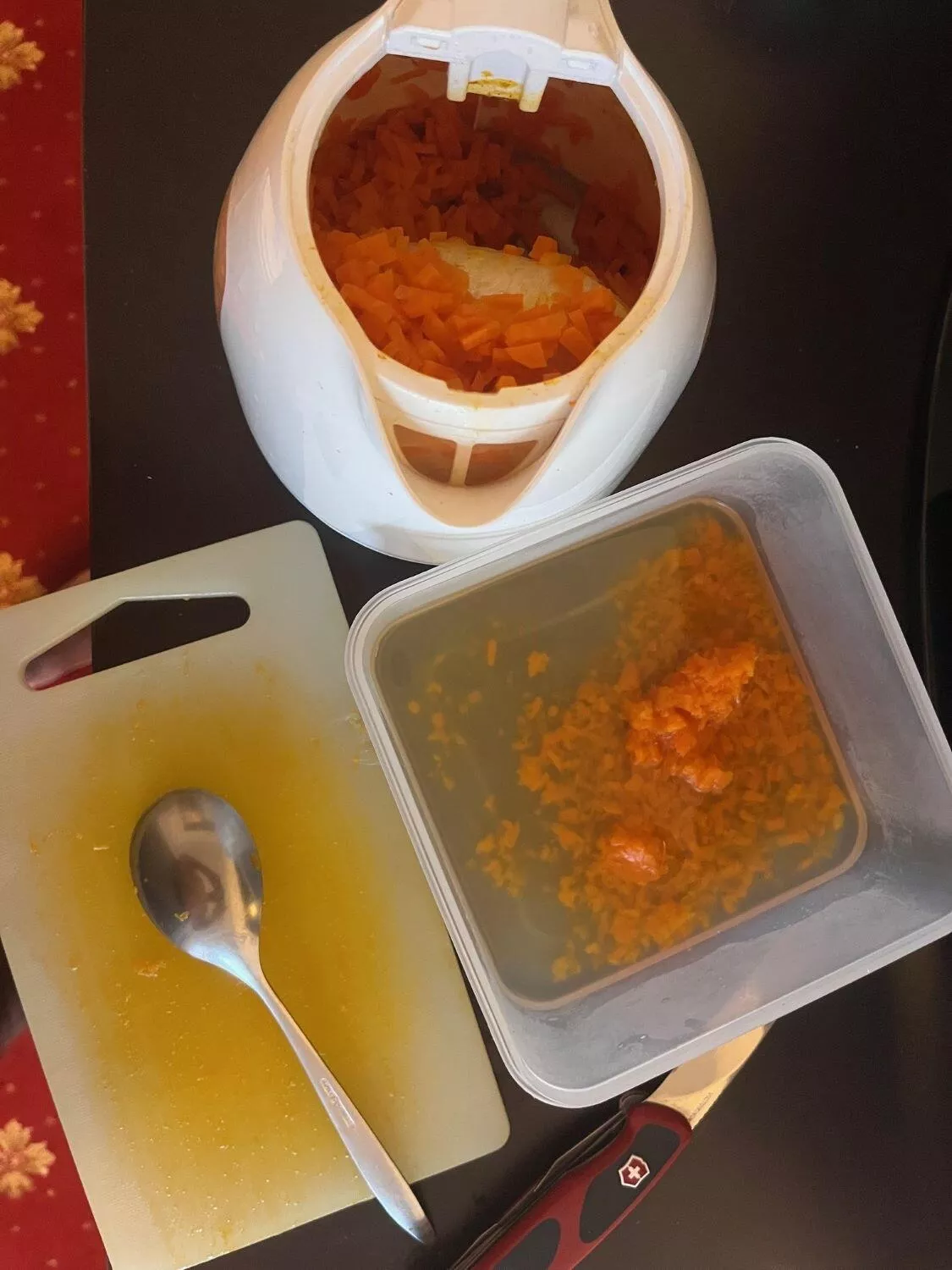 Z té rychlovarné konvice tu mrkev už nikdo nikdy nedostane